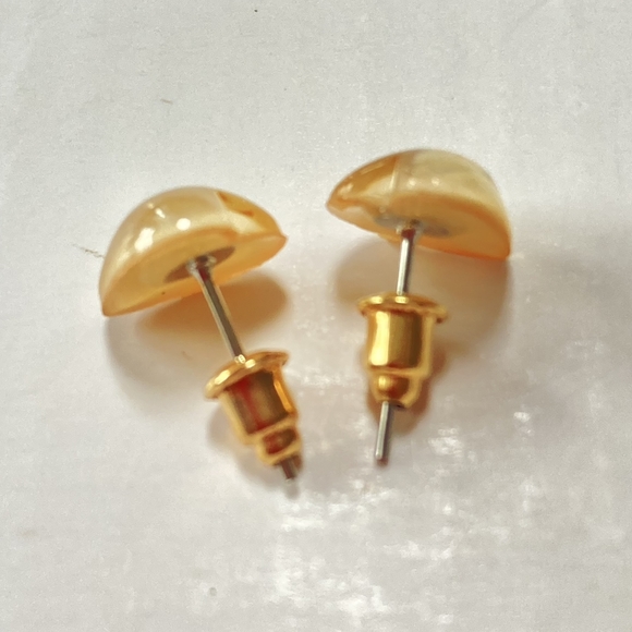 BNWT Amber Resin Heart Stud Earrings - Chic and Versatile - Picture 4 of 11